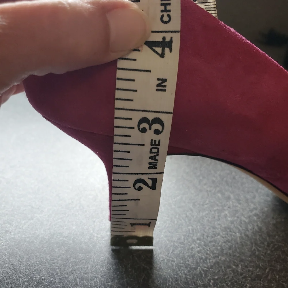 Vince Camuto purple faux suede 2½" heel shoes. 10M - Picture 8 of 10